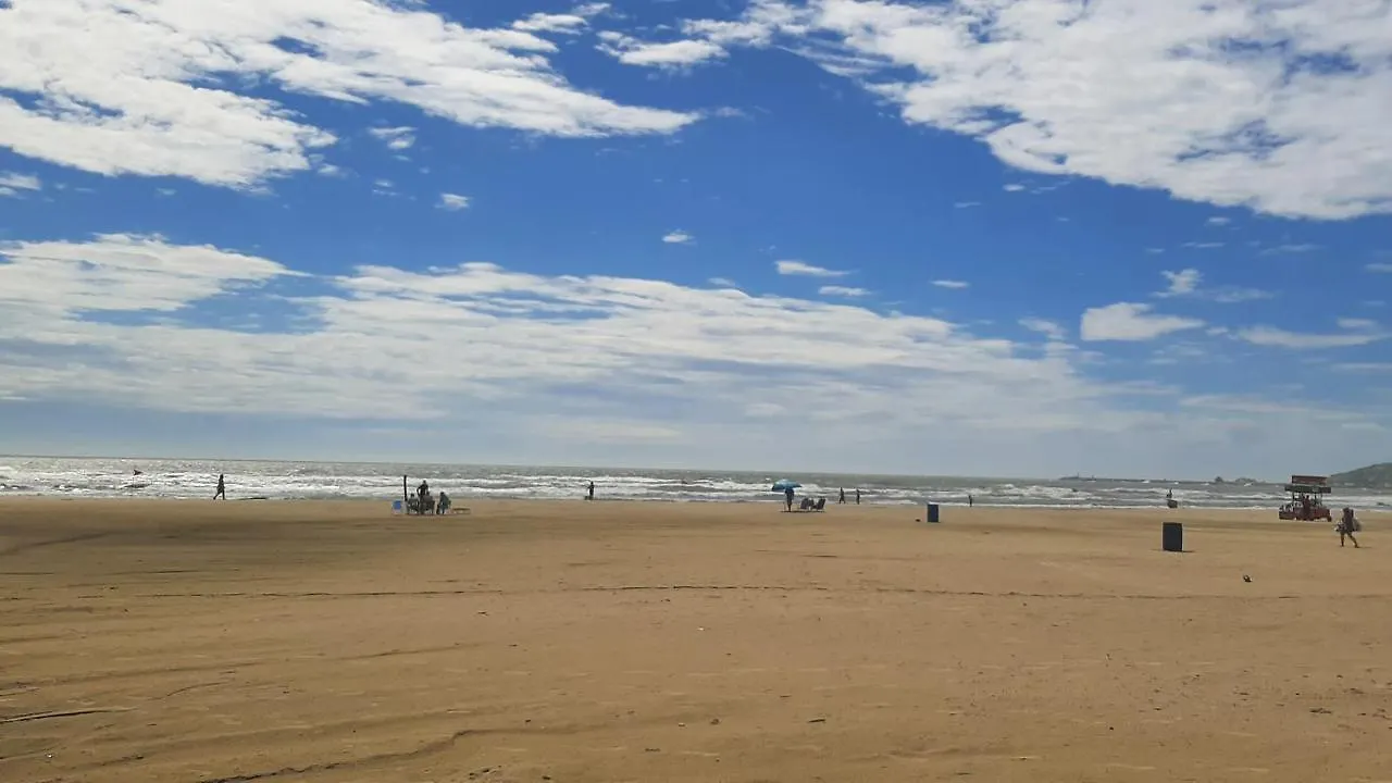 Ampla Cobertura Na Praia Do Mar Grosso 라구나 아파트